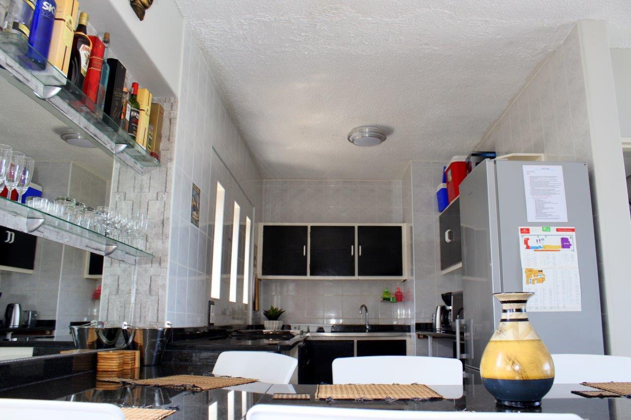 Silver Dolphin Holidays Apartment Amanzimtoti Bagian luar foto