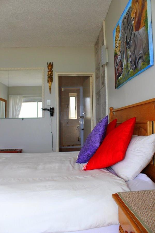 Silver Dolphin Holidays Apartment Amanzimtoti Bagian luar foto